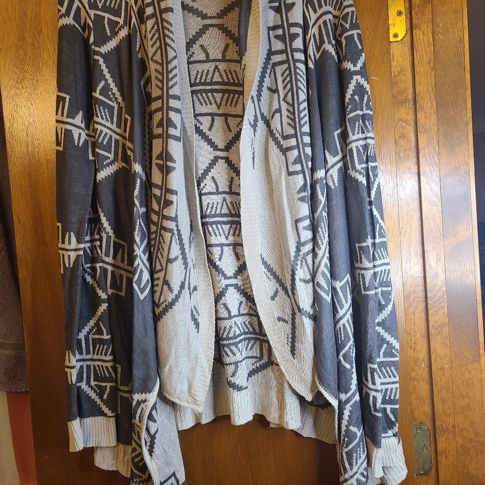Daytrip by BKE size medium cardigan